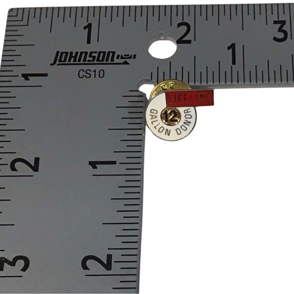 Pin Lifeline 12 Gallon Donor Enamel White Red Tac Brooch Lapel Hat Bag Jewelry - Picture 6 of 8